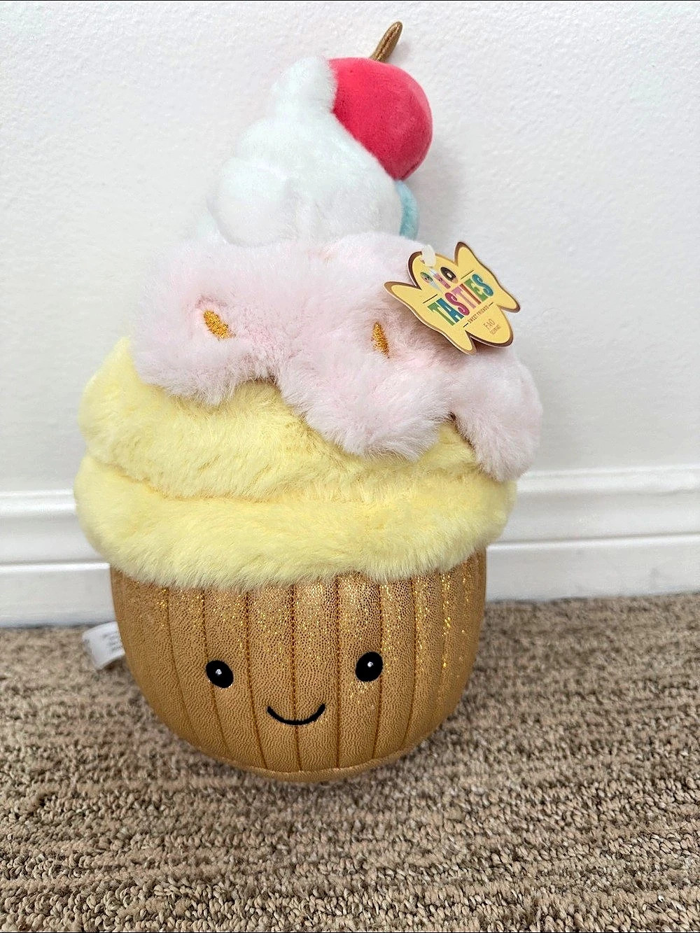 FAO Schwarz Tasties Dessert Cupcake Plush Toy